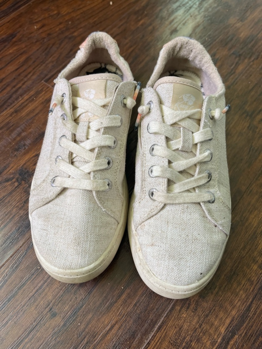 Roxy sneakers